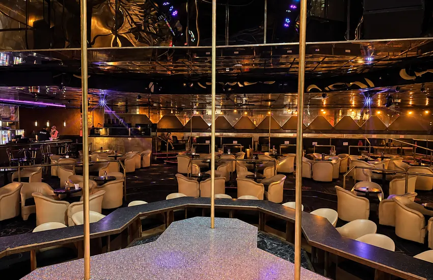 The view from center stage — rail seating and lounge chairs all around